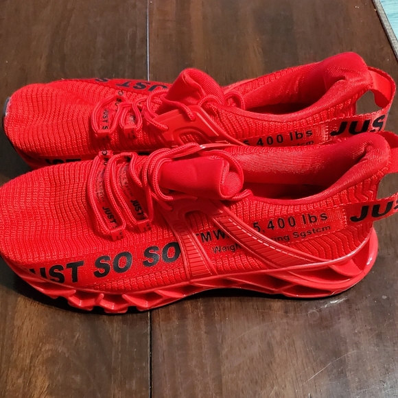 Just so so sneakers - Picture 8 of 12